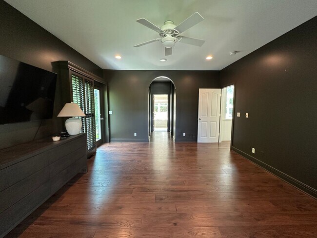 Building Photo - Five Bedroom Home on Almost Two Acres!