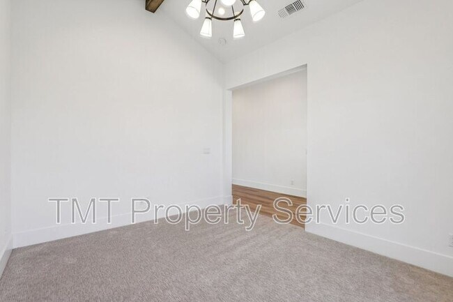 Building Photo - 1007 Bridger Dr