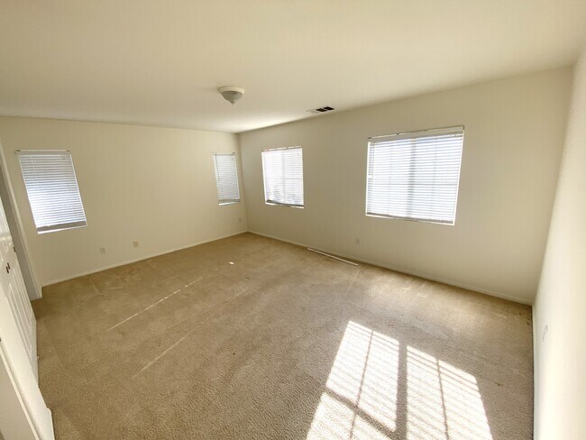 Building Photo - 1886 Spring White Rd