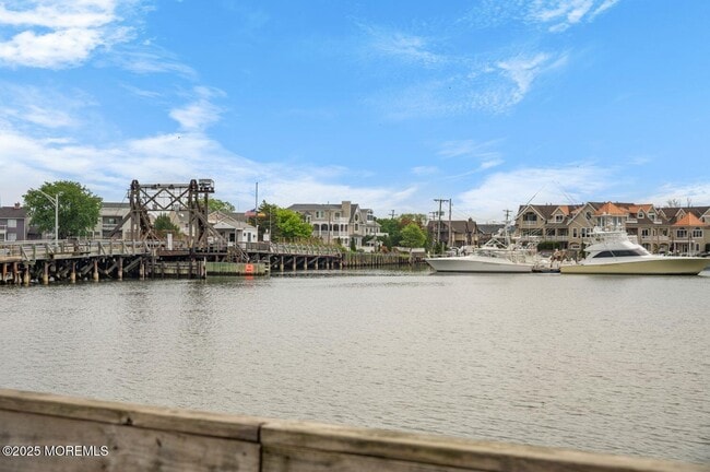 Building Photo - W162 Main St