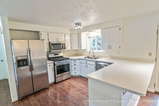 Building Photo - Recently Updated Single Family Home On The...