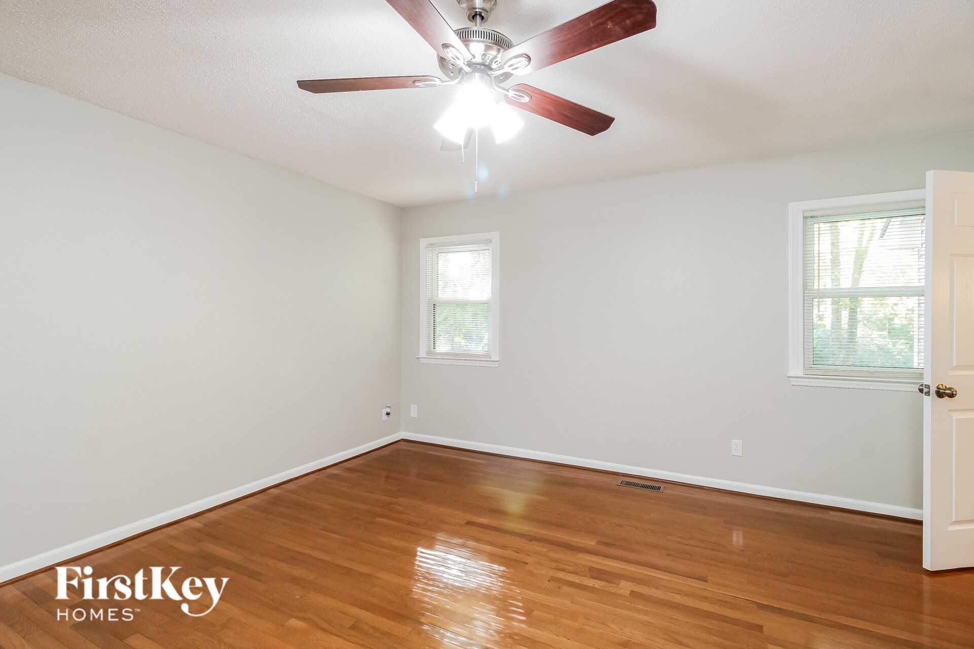 Building Photo - 4923 Shady Pine Dr