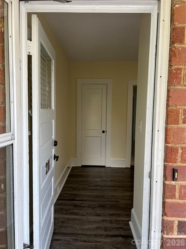 Building Photo - 211 W G St