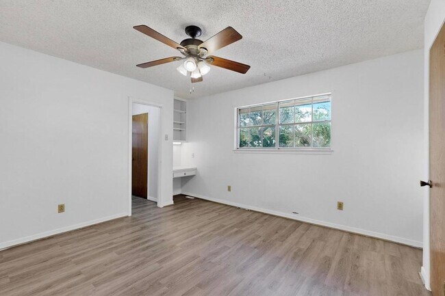 Building Photo - 5180 Fm 972
