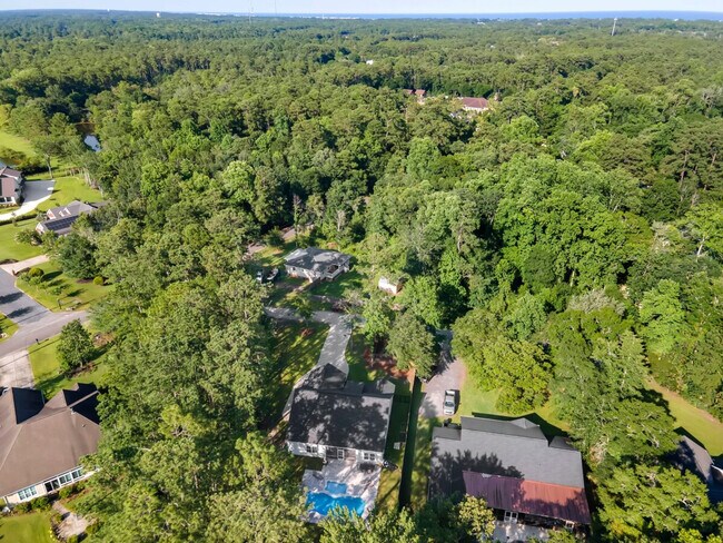 Building Photo - 245 Brace Dr