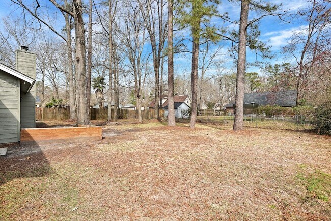 Building Photo - 208 Miner Dr