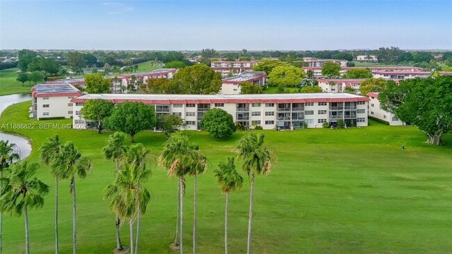 Building Photo - 9820 S Hollybrook Lake Dr