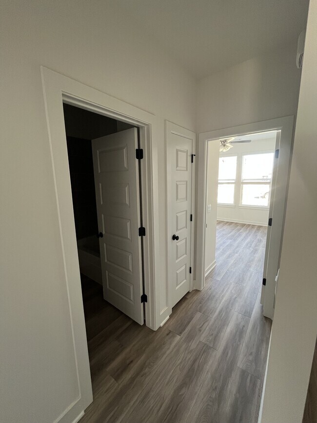 Building Photo - 513 W Gosling Isle