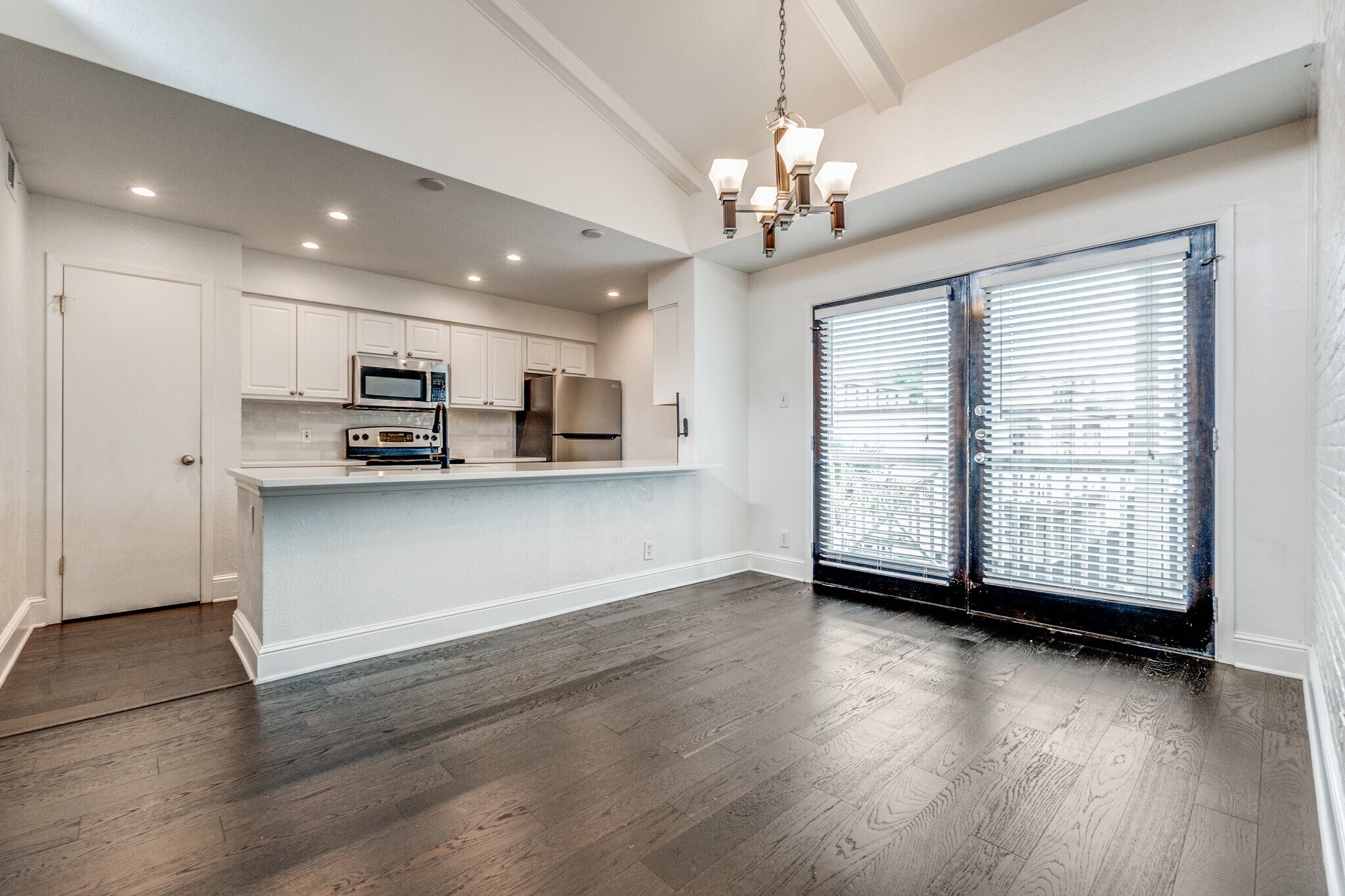 Building Photo - 5932 Sandhurst Ln