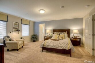Building Photo - Beautiful 6BD/3BA home nestled in desirable Rainer Ridge neighborhood