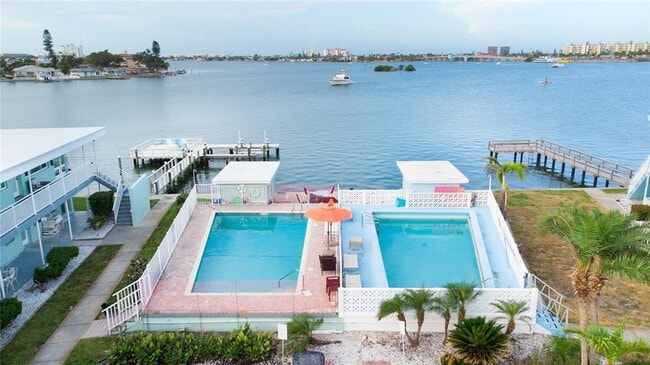 Building Photo - 1840 Shore Dr S