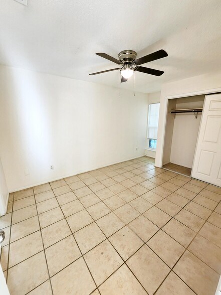 Master bedroom - 111 Meteor Dr