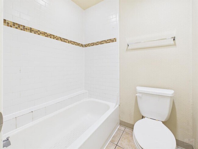 Building Photo - 7685 Northcross Dr