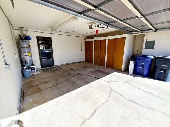 Building Photo - Coming August 11th, 2026! 2 bed 2 bath townhome! Must See!!
