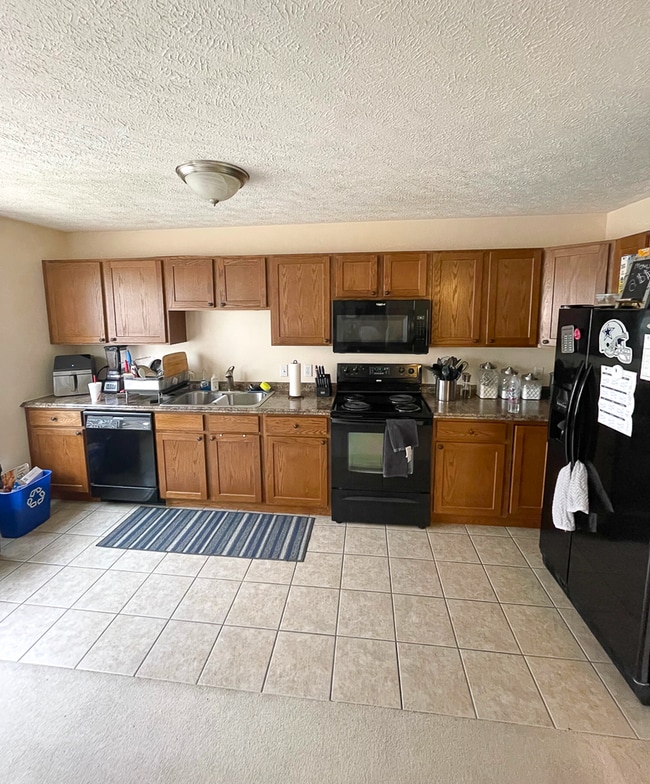 Building Photo - Available for the 2026-2027 lease term.