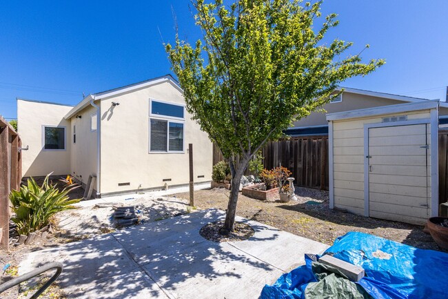 Building Photo - 3 Bed / 2 Bath San Bruno charmer is ready ...