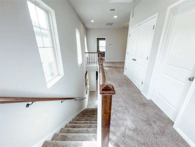 Building Photo - 7220 Wyoming Springs Dr