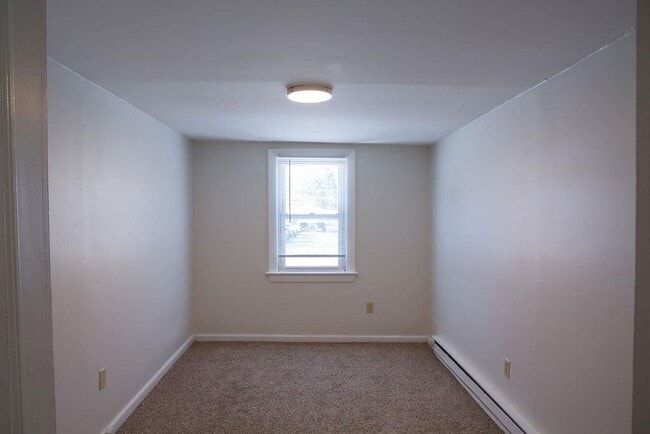 Building Photo - 180 N Main St