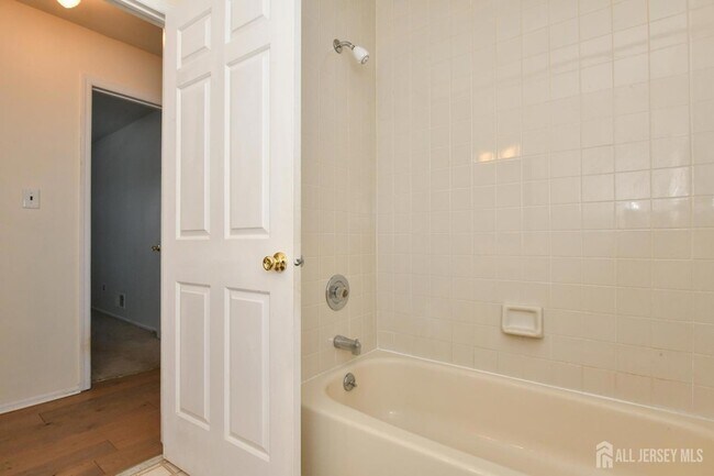 Building Photo - 290 Alpine Way