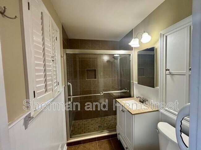 Building Photo - 807 Barrett Ln