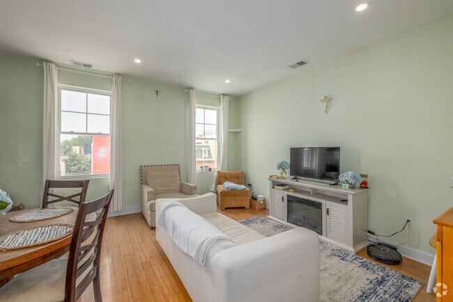 3BD, 2BA - 1,100SF - 327 N 40th St