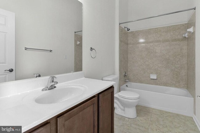 Building Photo - 592 Burr Oak Ct