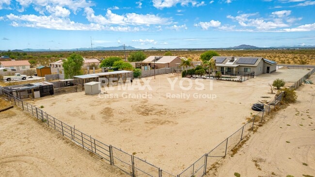 Building Photo - Beautiful home on large lot with pool and Solar!