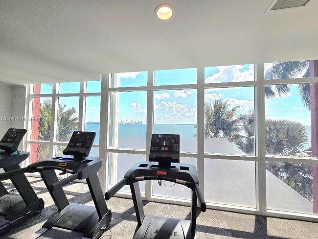 Building Photo - 1155 Brickell Bay Dr