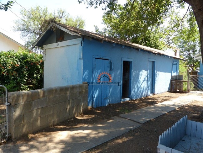 Building Photo - 1 bedroom 1 bath home that won't break the...