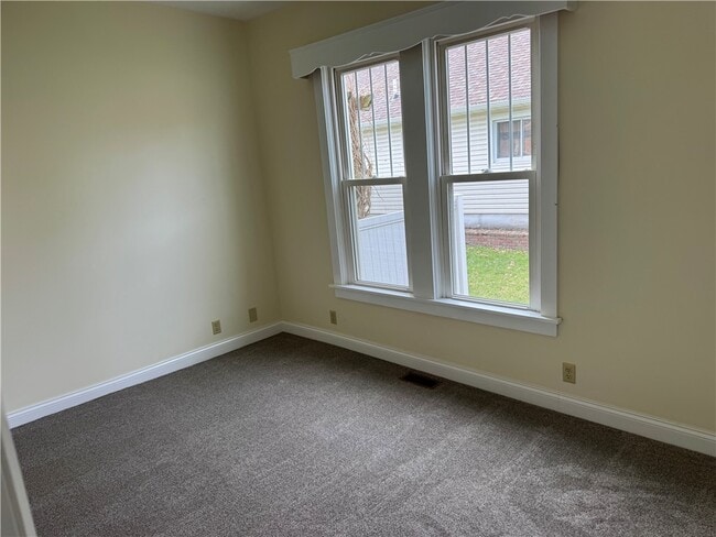 Building Photo - 211 Roe Ave