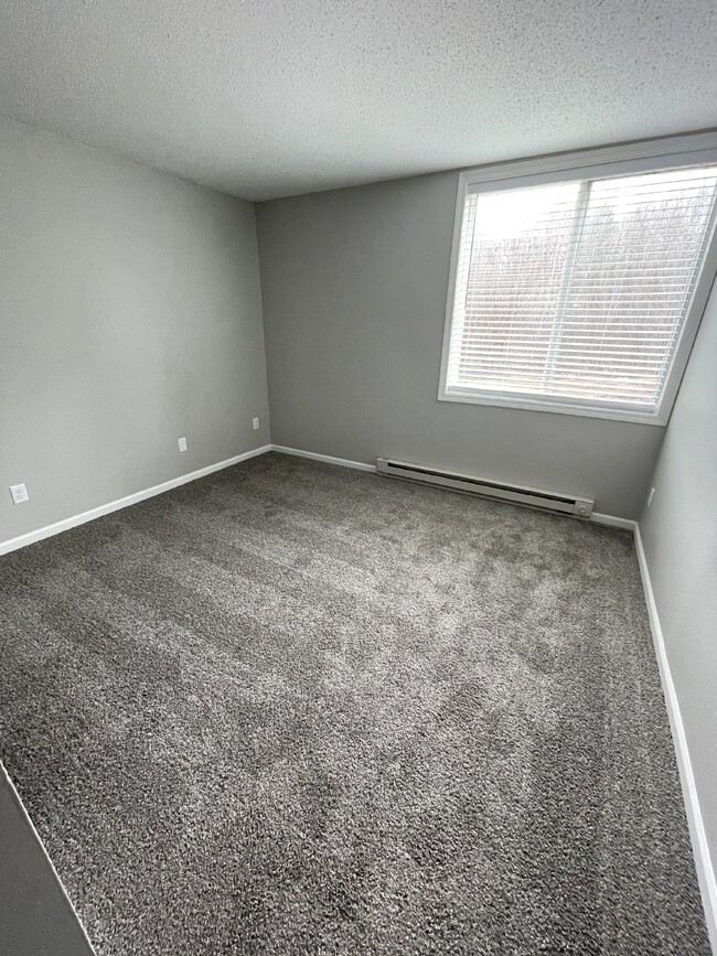 Building Photo - Charming Newly Remodeled 2 Bedroom Apartme...