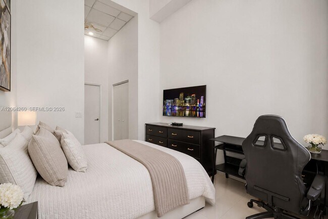 Building Photo - 475 Brickell Ave