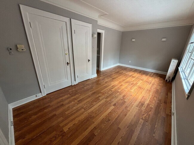 Building Photo - Charming One Bed Room in Grosse Pointe