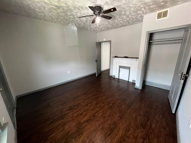 Building Photo - 3926 Decoursey Ave