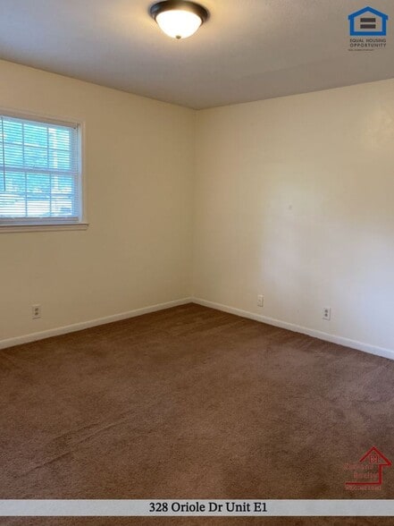 Building Photo - 328 Oriole Dr