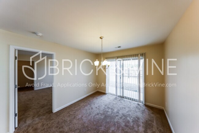 Building Photo - 9336 Hoffman Pl