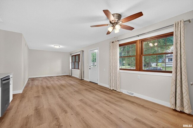 Building Photo - 3106 Maplecrest Rd