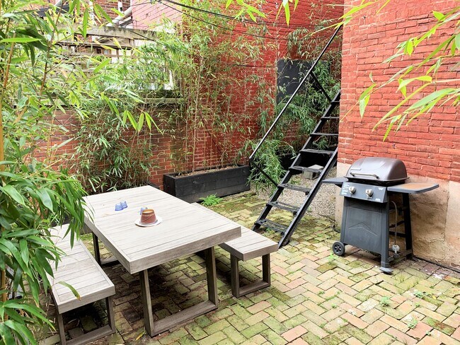 Building Photo - 313 S 18th St