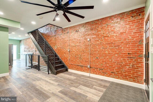 Building Photo - 2643 N Mascher St