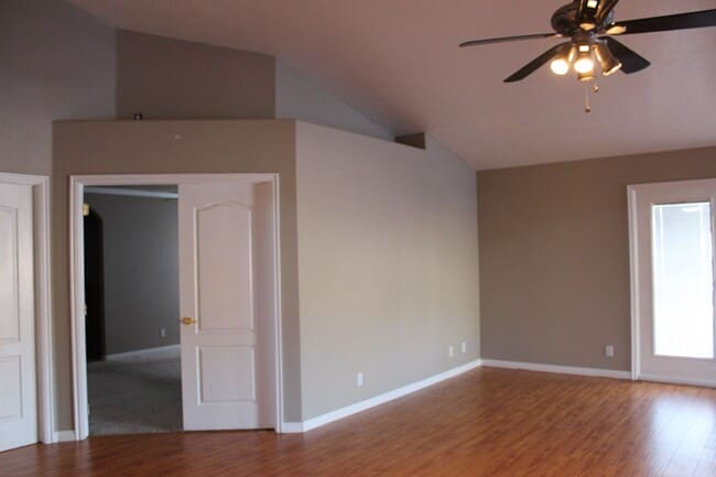 Building Photo - Spacious 3-Bedroom, 2-Bathroom Home with a Beautiful Yard in Cedar City