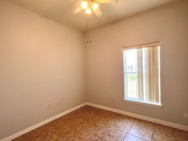Building Photo - Kissimmee - 3 Bedroom, 2 Bathroom Single Family Home in a Gated Community.