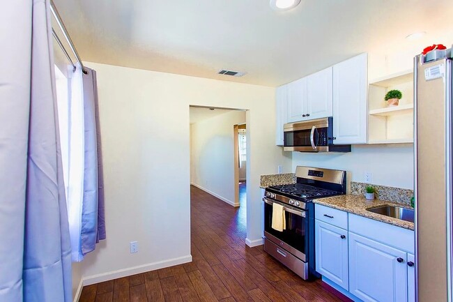 Building Photo - 3229 Malabar St