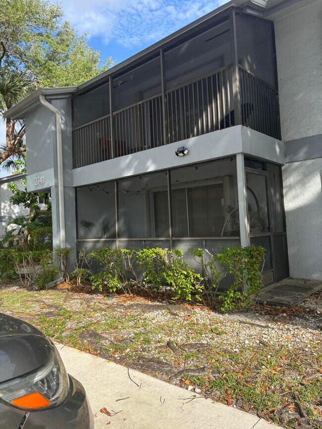 Building Photo - 2741 S Oakland Forest Dr