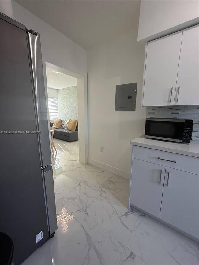 Building Photo - 8340 Crespi Blvd
