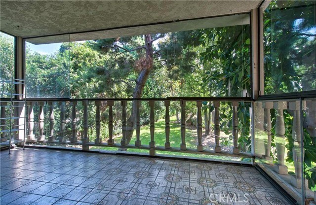 Building Photo - 2405 Via Mariposa W