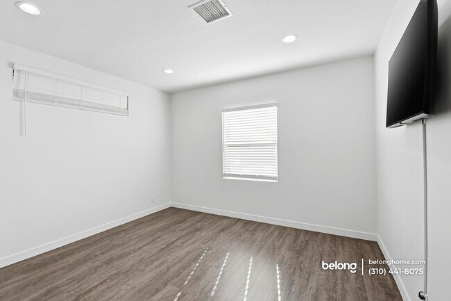 Building Photo - 17055 Gault St