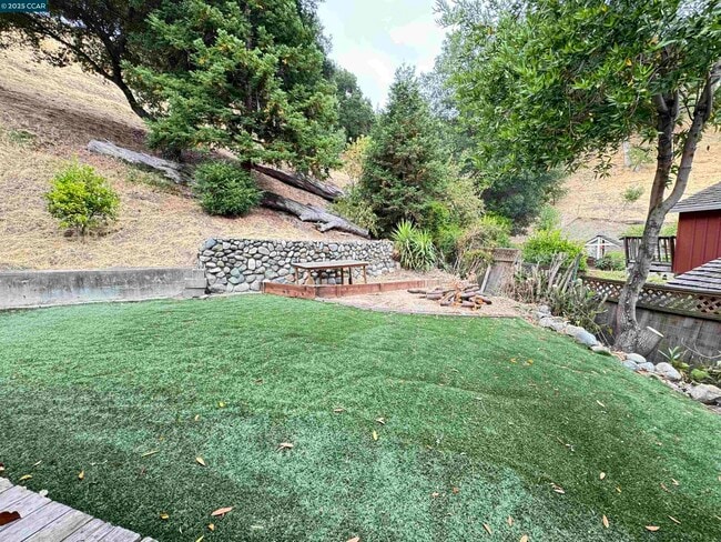 Building Photo - 1139 Sierra Vista Way