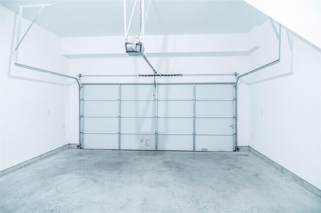 Building Photo - 5869 E Post Oak Ln