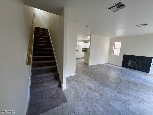 Building Photo - 5586 Lago Ct