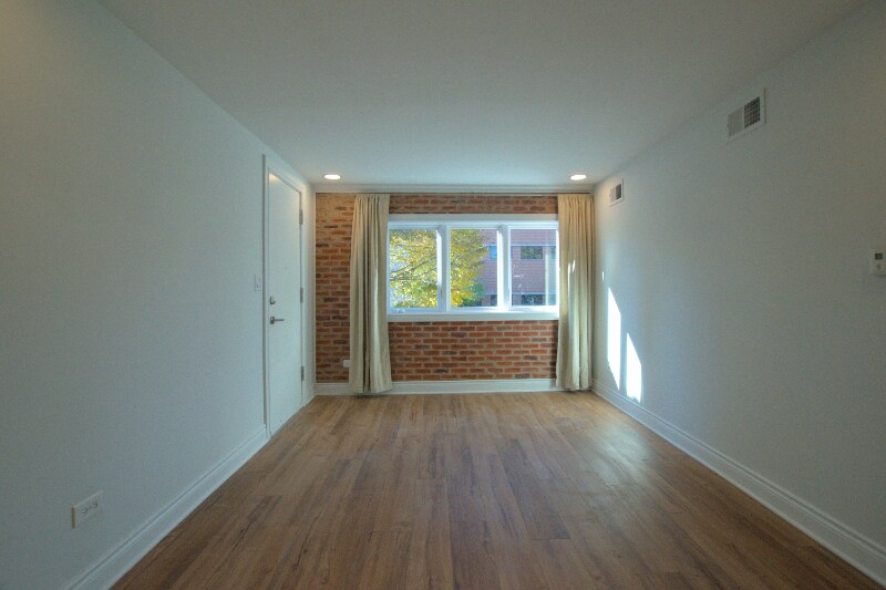 Building Photo - 3143 S Halsted St